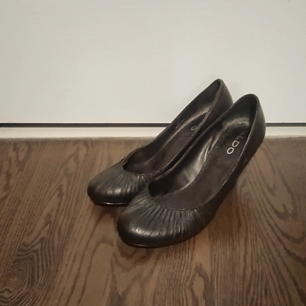 Shoes - Picture 2 of 3